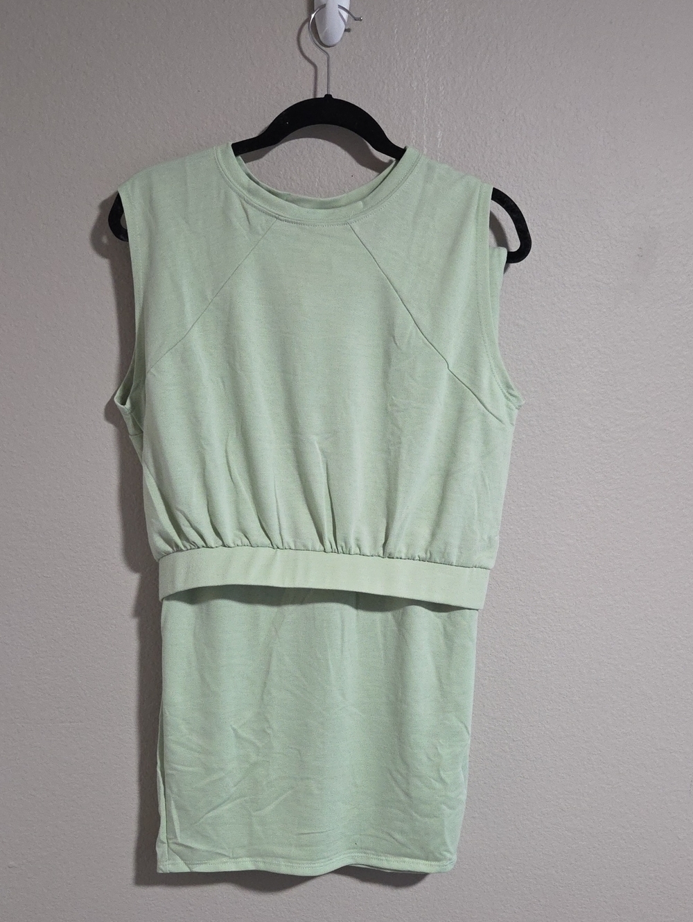 Zenana Outfitters Pale Green Sleeveless Cropped Waist Tank
